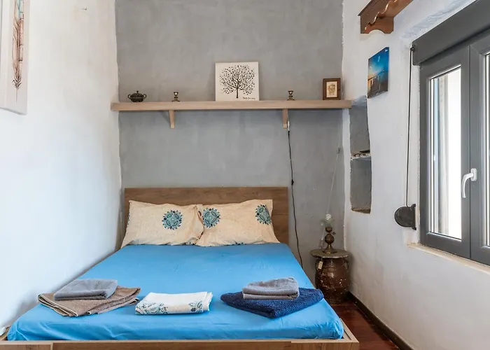 Semesterbostad Andros Traditional House