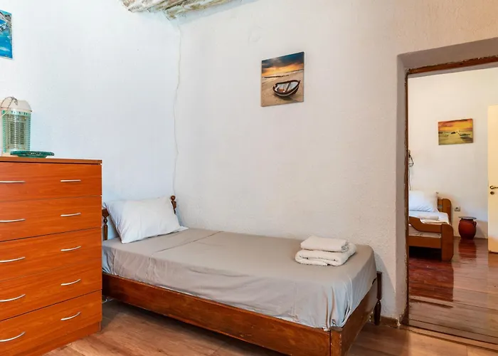 Andros Traditional House Semesterbostad *